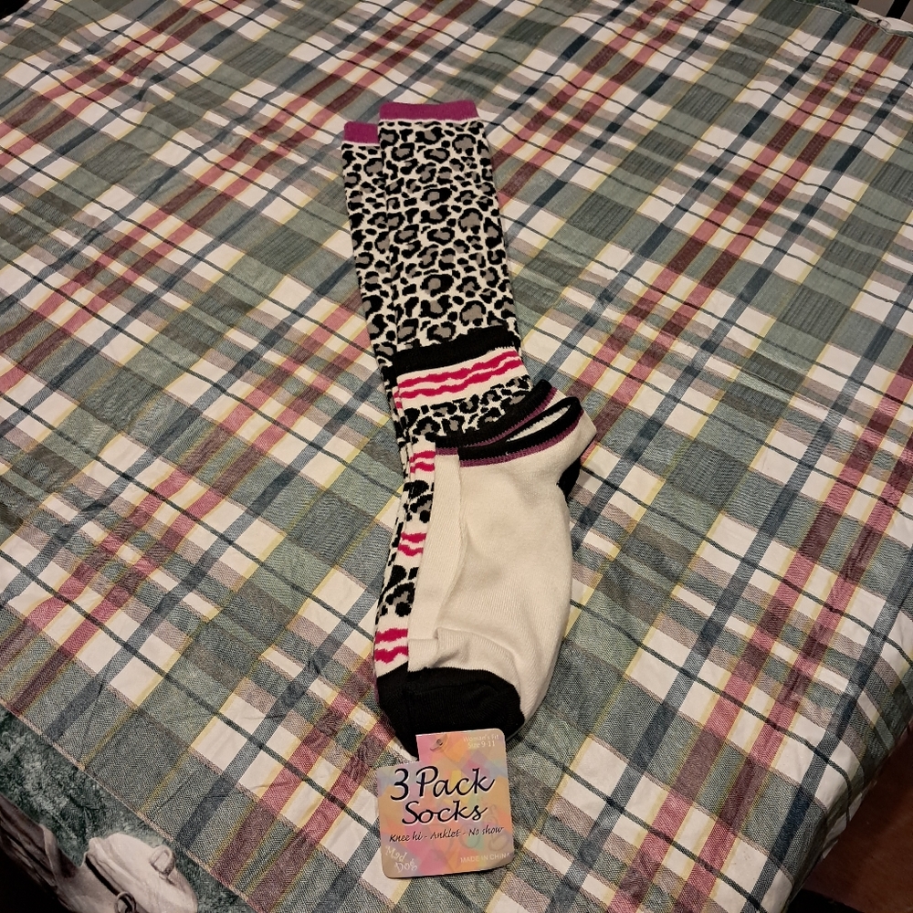 NWT Mad Dog Leopard Print Crew Socks - 3 Pack Women's Fit Size‎ 9-11